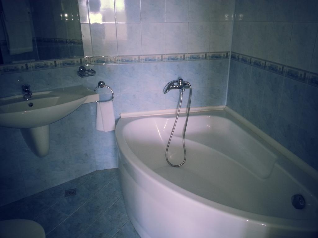 Boliari Hotel Veliko Tŭrnovo Room photo